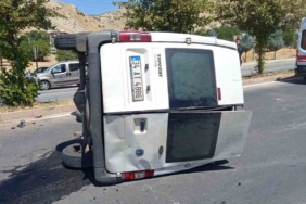 istanbul-diyarbakir-yolu-silvande-trafik-kazasi-sonrasi-2-yarali-bQ6rHczb.jpg
