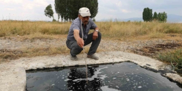 kahramanlar-mahallesinde-yuzeye-cikan-sira-disi-su-kopuklu-mavi-alevli-ve-bilimsel-inceleme-bekliyor-zV8ACrad.jpg