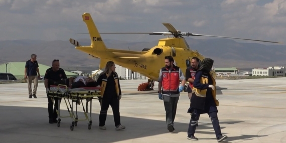 Karayazı’da Traktör Faciasında 19 Yaşındaki Genç Helikopterle Sevk Edildi
