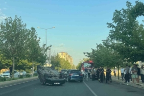 kayapinarda-seyir-halindeki-otomobil-takla-atti-2-yarali-87LdvD5z.jpg