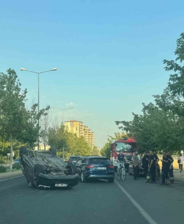 kayapinarda-seyir-halindeki-otomobil-takla-atti-2-yarali-87LdvD5z.jpg