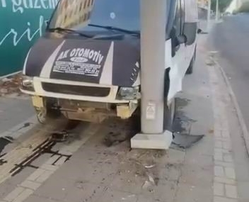 Kontrolden Çıkan Araç Çarpıştı: Bir Kişi Yaralandı – Diyarbakır Kayapınar