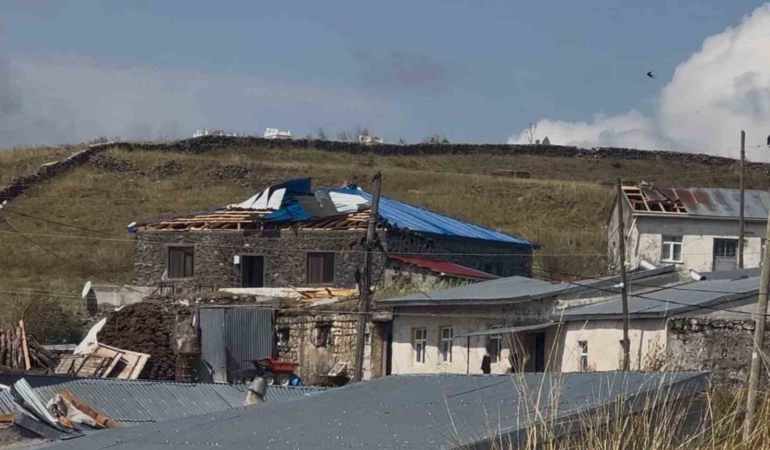 oncul-koyunde-siddetli-dolu-ve-firtina-sonrasi-hasar-tespit-calismalari-basladi-YEClNneN.jpg