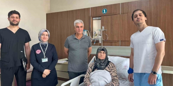Siirt’te Diz Protezi Revizyonuyle Yeni Bir Yaşam: Enfesksiz Gevşeme Tedavisi Başarıyla Tamamlandı