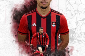 vanspor-ilias-alhaft-ile-2-yillik-anlasmayi-resmi-olarak-duyurdu-XtmWKdJn.jpg