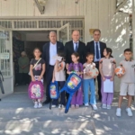 cermikte-300-ogrenci-icin-okul-cantasi-ve-futbol-topu-yardimi-dernekten-geleneksel-kirtasiye-destekleri-fAVSSaXg.jpg