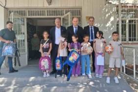 cermikte-300-ogrenci-icin-okul-cantasi-ve-futbol-topu-yardimi-dernekten-geleneksel-kirtasiye-destekleri-fAVSSaXg.jpg