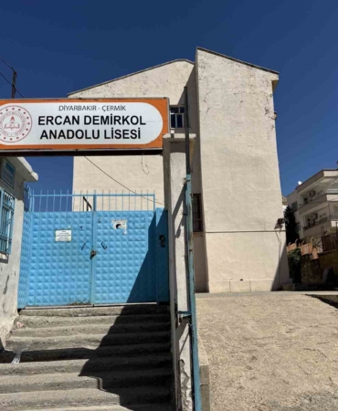 cermikte-ercan-demirkol-anadolu-lisesi-icin-yikim-ve-yeni-lise-projesi-OZOeXttP.jpg