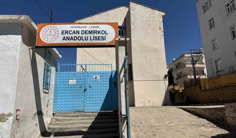 cermikte-ercan-demirkol-anadolu-lisesi-icin-yikim-ve-yeni-lise-projesi-OZOeXttP.jpg