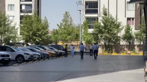 Deprem Sonrası Endişe Dolu Anlarda Aileler Okuldan Çocuklarını Geri Aldı