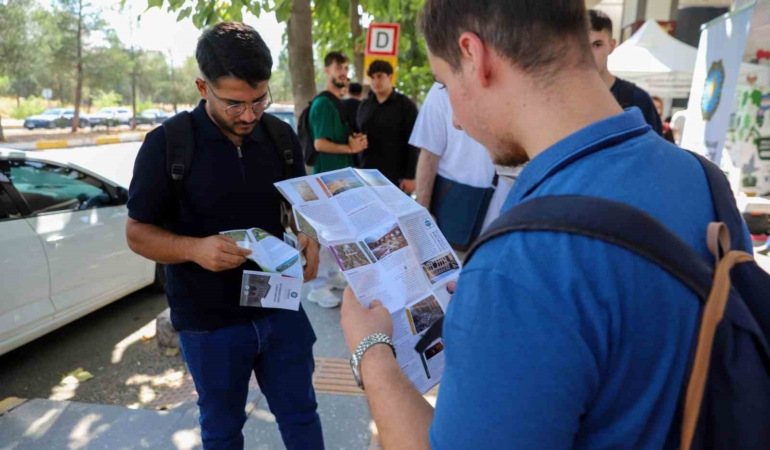 dicle-universitesi-hos-geldin-standi-ile-ogrencilere-belediyeden-destek-ve-bilgi-jrKMW9PC.jpg