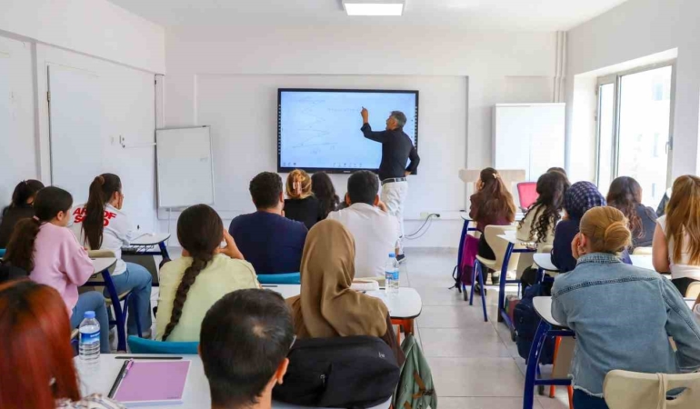 diyarbakirda-akademi-sur-akademi-huzurevleri-ve-akademi-cermikte-yeni-egitim-ogretim-donemi-basladi-RgjFGtSI.jpg