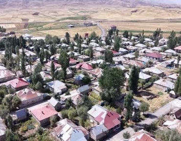 doganli-koyu-simetrik-duzen-ve-dayanisma-dolu-ovada-aile-baglarinin-orneklestigi-yerlesim-DMxi8dau.jpg
