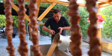 elazigin-orcigi-ceviz-ve-uzumden-dogal-gelenek-uretimi-ve-ihracati-Oe9pSHm1.jpg