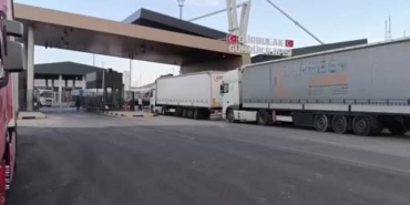gurbulak-sinir-kapisinda-tir-yogunlugu-ve-kuyruk-goruntuleri-fkmlUEQF.jpg