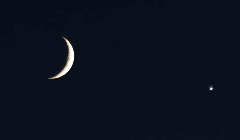 hilal-ve-venus-ahlatta-gun-batimiyla-parlayan-gokyuzu-Hc66L9Pq.jpg