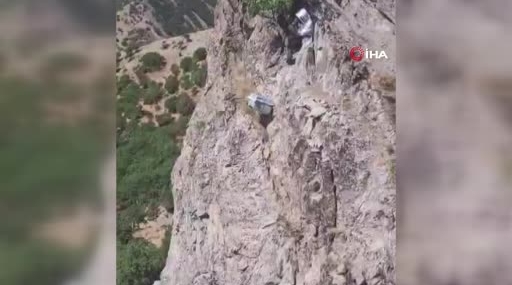 Kayalıklar Arasında Bal Peşinde: Palu’da Arıcıların Zorlu Mücadelesi