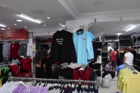 okul-kiyafeti-yonetmelikleri-ve-elazigdaki-magazalarda-artan-yogunluk-TxeOcYMV.jpg