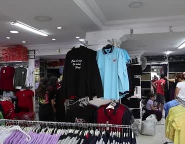 okul-kiyafeti-yonetmelikleri-ve-elazigdaki-magazalarda-artan-yogunluk-TxeOcYMV.jpg