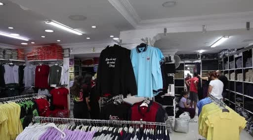 okul-kiyafeti-yonetmelikleri-ve-elazigdaki-magazalarda-artan-yogunluk-TxeOcYMV.jpg