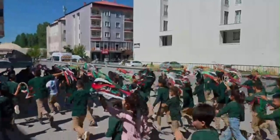 Uçurtmalarla Barış Mesajı: Gökyüzü Çocuklara Kalsın Etkinliği Patnos