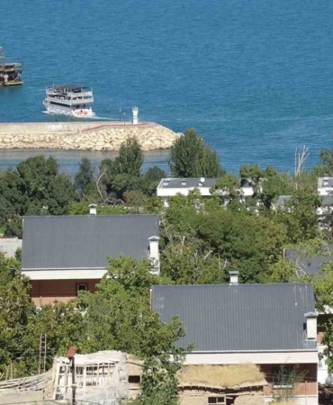 van-golu-cevresinde-yatay-mimari-ve-korumaci-yaklasim-ozdekten-yapilasma-uyarisi-1DCWC9ge.jpg