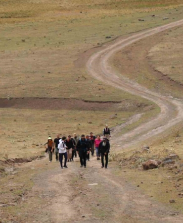 yasamal-yaylalarinda-15-kilometrelik-doga-yuruyusu-oltu-grubunun-keyifli-kesfi-smfLX4wg.jpg