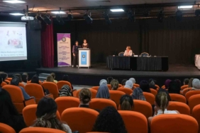 ali-emiri-konferans-salonunda-meme-kanseri-erken-tani-soylesisi-yerel-farkindalik-ve-bilinclendirme-a6Gut8l8.jpg
