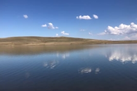 bayburt-baraj-golu-bulutlarin-gol-yansimasinda-sonbahar-ruya-iUFRhzn1.jpg