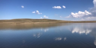 bayburt-baraj-golu-bulutlarin-gol-yansimasinda-sonbahar-ruya-iUFRhzn1.jpg