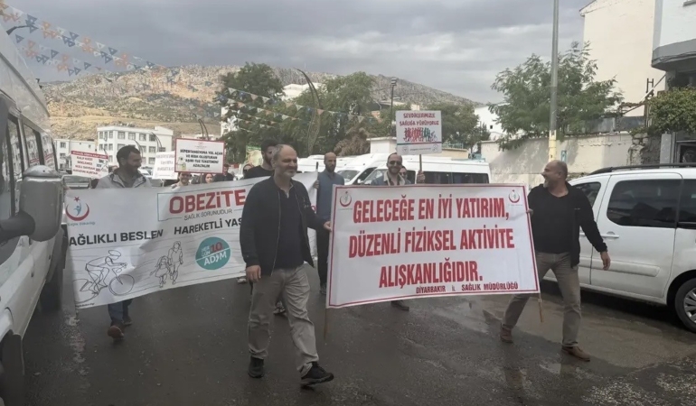 diyarbakir-cermikte-saglik-calisanlari-obeziteye-dikkat-cekti-ve-yuruyusle-farkindalik-olusturdu-Zm2vqLXK.jpg