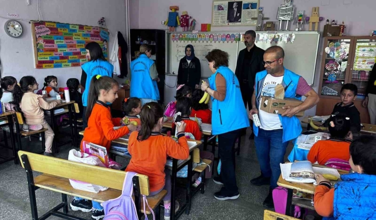 diyarbakirda-dunya-gida-gununde-muz-ve-sut-ikrami-ve-beslenme-farkindaligi-wNk1ACss.jpg