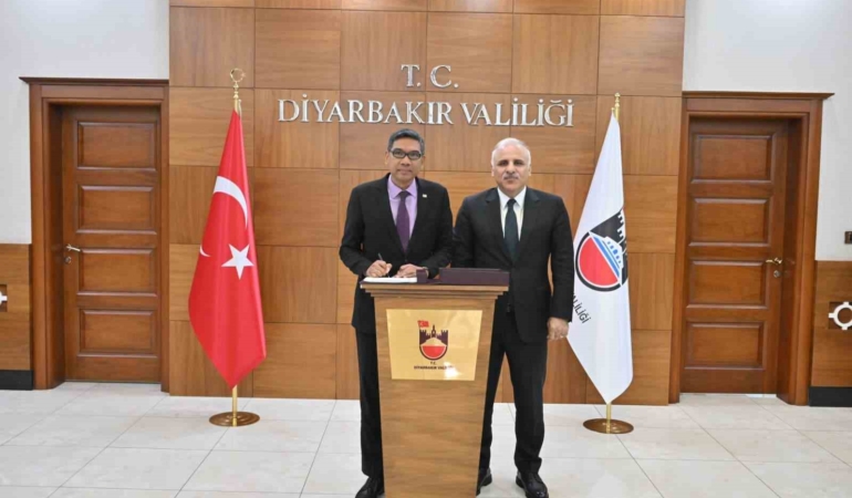 diyarbakirda-heyet-ziyareti-ve-is-birligi-gorusmeleri-h9RkV5Om.jpg