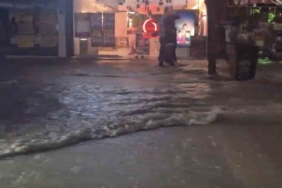 elazigda-yogun-saganak-yagisi-sehri-su-altinda-birakti-QHjXD6lC.jpg