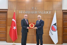 emsav-guneydogu-anadolu-bolge-yonetimi-ile-diyarbakirda-yetkililer-arasinda-proje-gorusmeleri-WwLD43DK.jpg