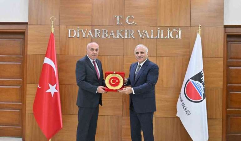emsav-guneydogu-anadolu-bolge-yonetimi-ile-diyarbakirda-yetkililer-arasinda-proje-gorusmeleri-WwLD43DK.jpg