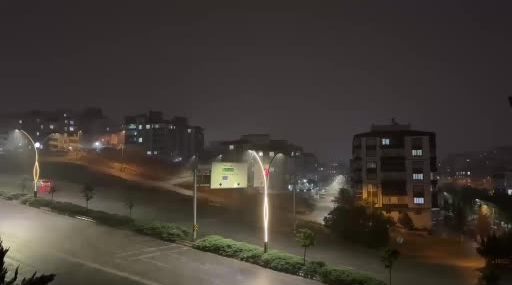 Gaziantep’te Sağanak Yağışın Etkisi: Yollar Göle Döndü, Uyarılar Devam Ediyor