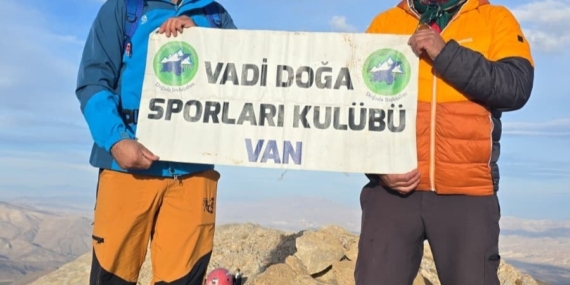 İspiriz Dağı Zirvesine Başkale Dağcılarıyla Başarılı Tırmanış