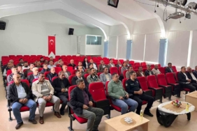 muhtarlarla-bulusan-dicle-kaymakami-mustafa-atis-hizmette-seffaflik-ve-isbirligi-vurgusu-AJug2lVv.jpg