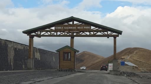 Nemrut Kalderası Milli Parkı: Sonbaharın Büyüsü ve Doğa Tutkunları İçin Bir Cevher